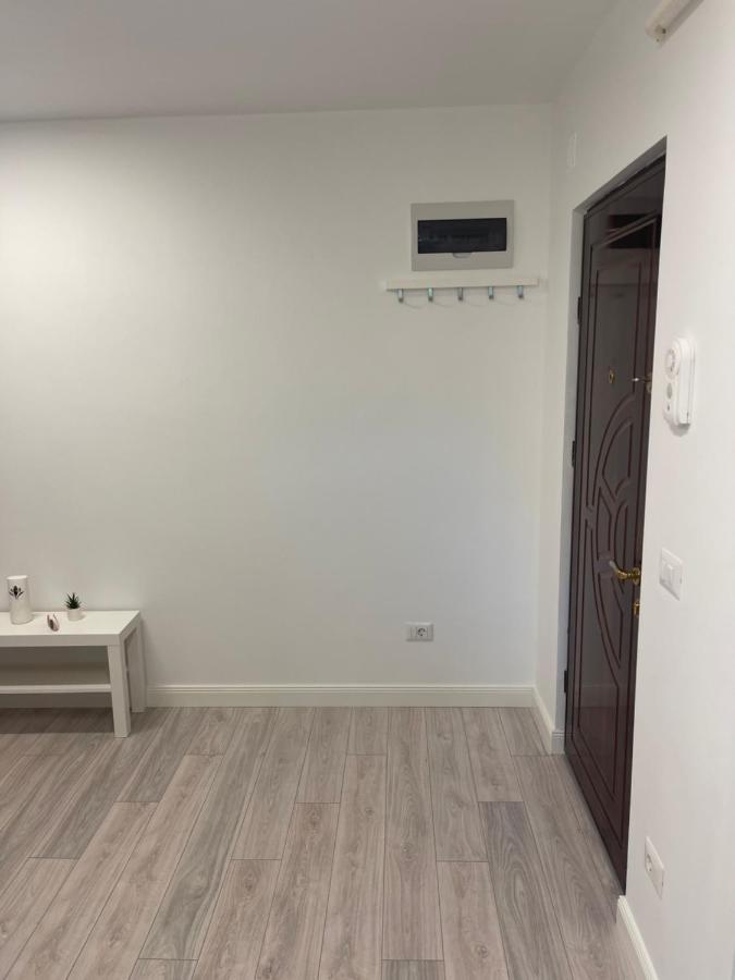 Apartament Incantator In Roman Bagian luar foto