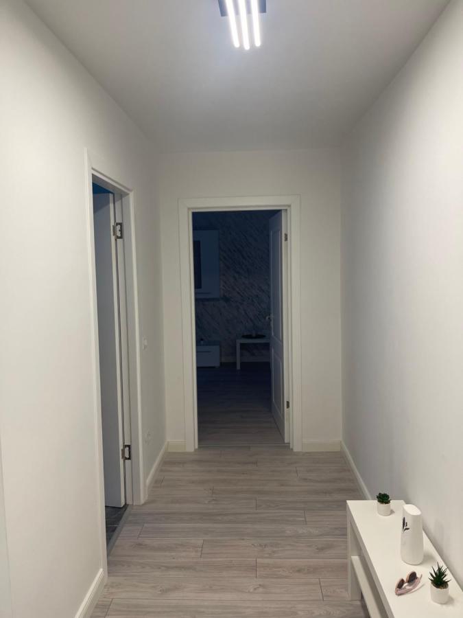 Apartament Incantator In Roman Bagian luar foto